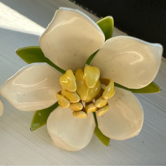 Sarah Coventry Flower Earrings - Picture 2 of 4